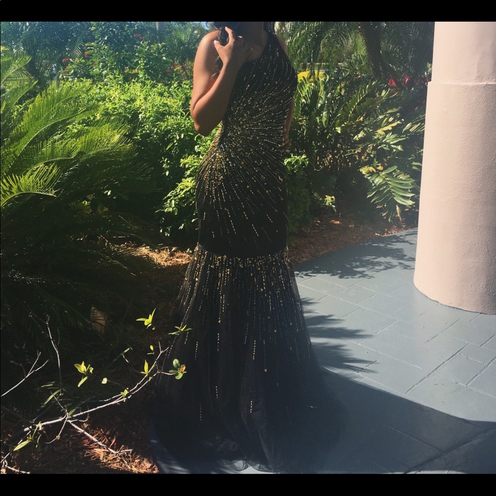 Black and Gold Elegant Dress Windsor